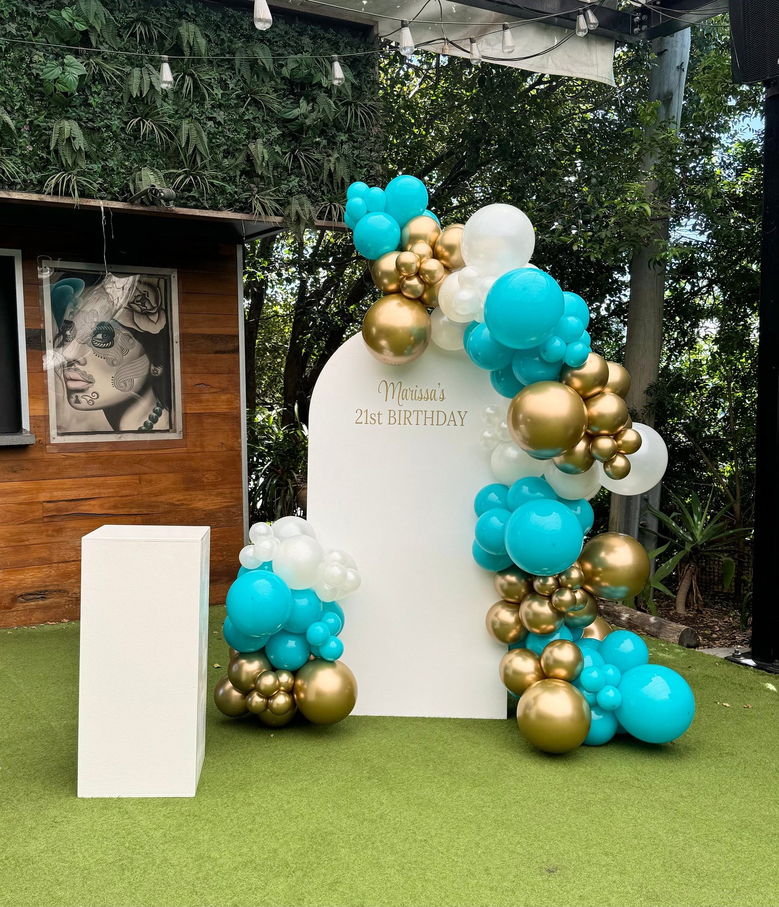 Green and white birthday balloon decoration in Sialkot – Events In Sialkot