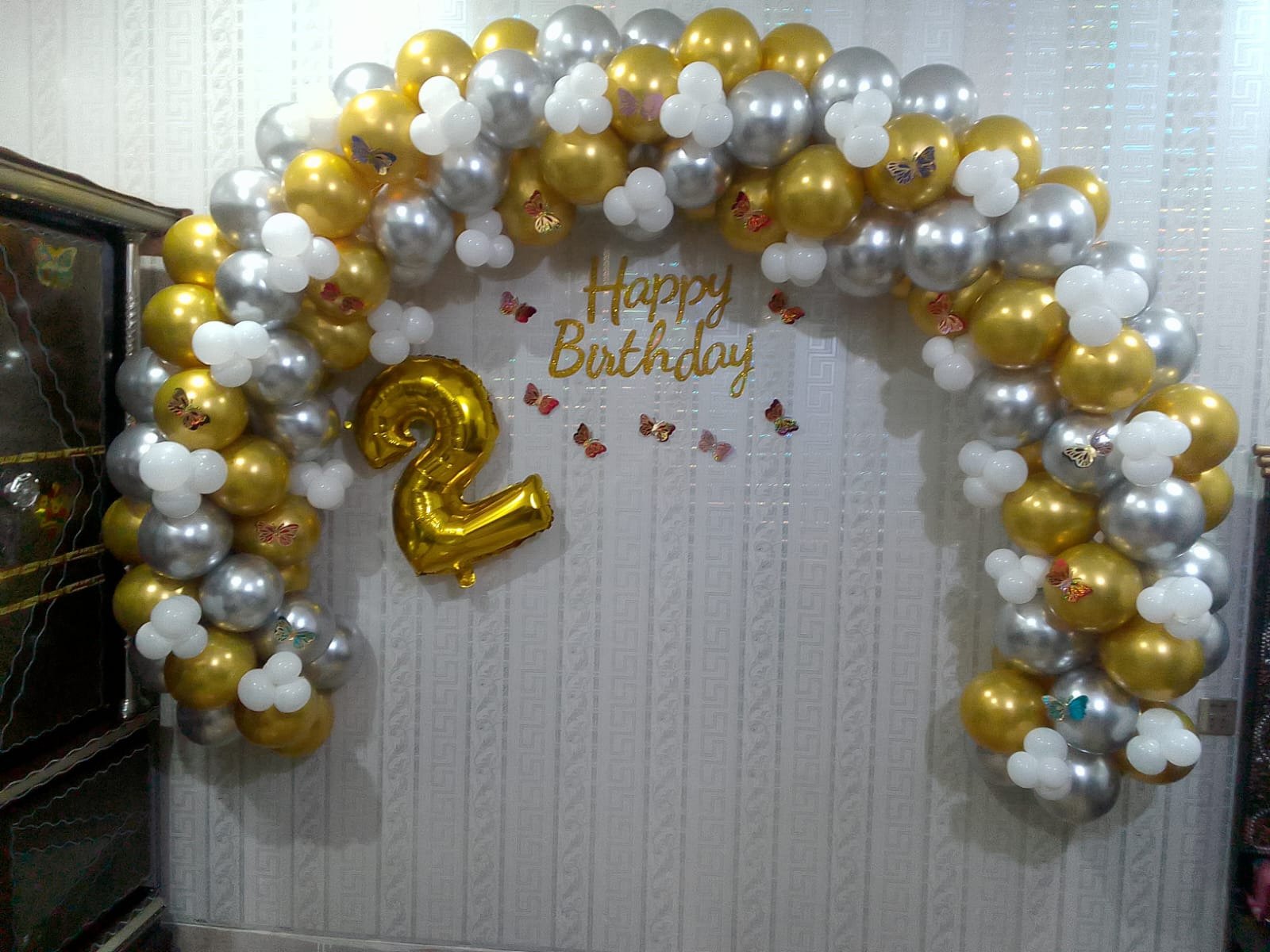 Gold and white birthday balloon decoration in Sialkot – Events In Sialkot