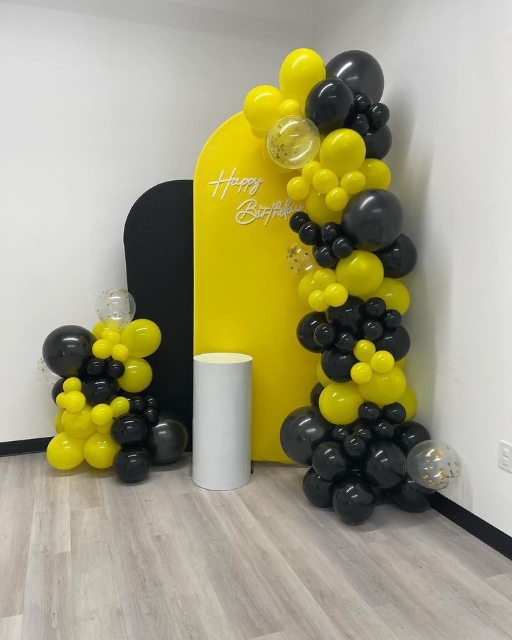 Gold and white birthday balloon decoration in Sialkot – Events In Sialkot