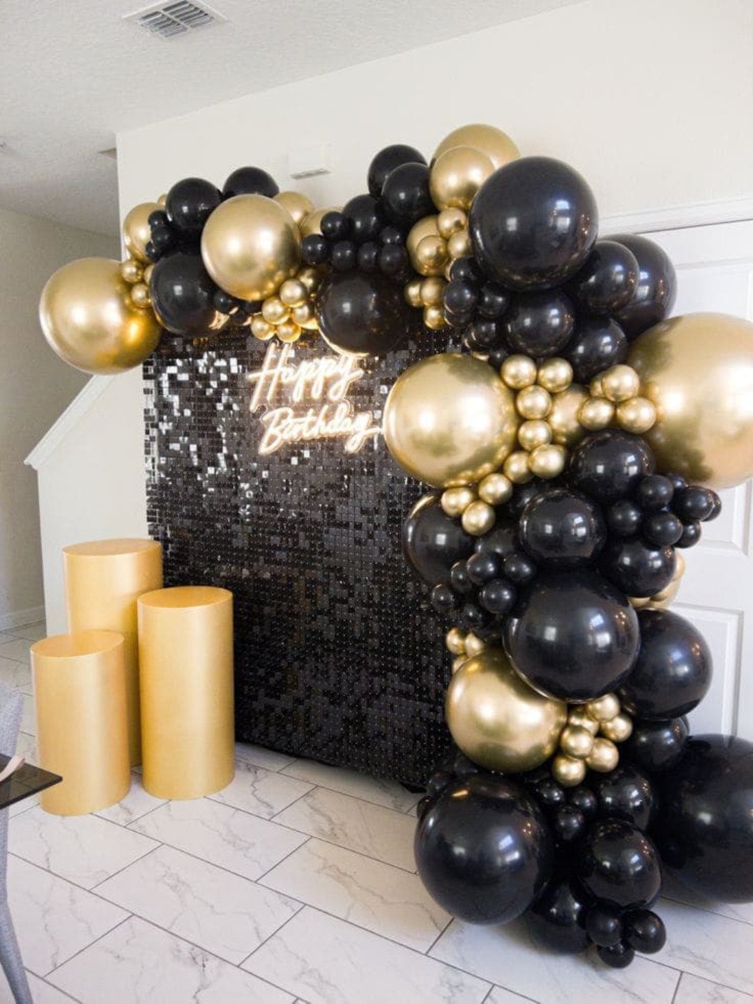White birthday balloon decoration in Sialkot – Events In Sialkot