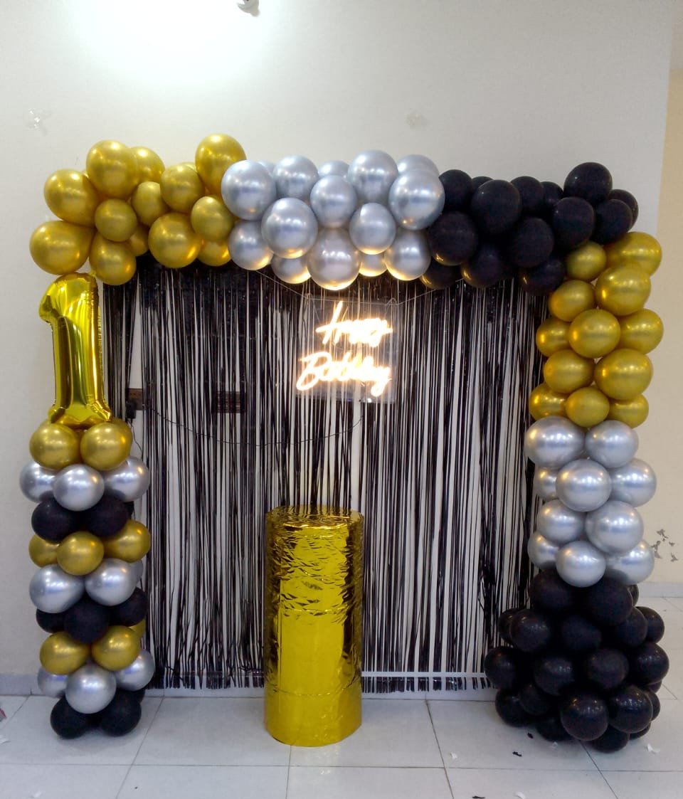 Gold and white birthday balloon decoration in Sialkot – Events In Sialkot