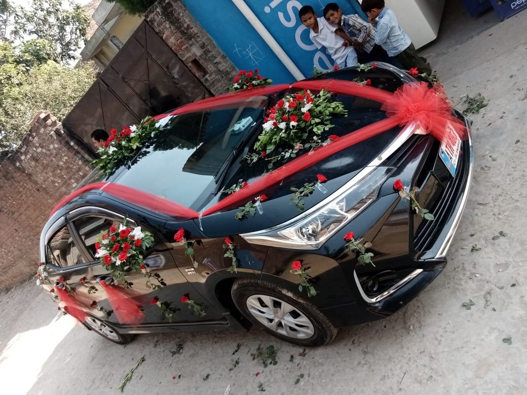 White and red wedding car flower decoration in Sialkot – Events In Sialkot