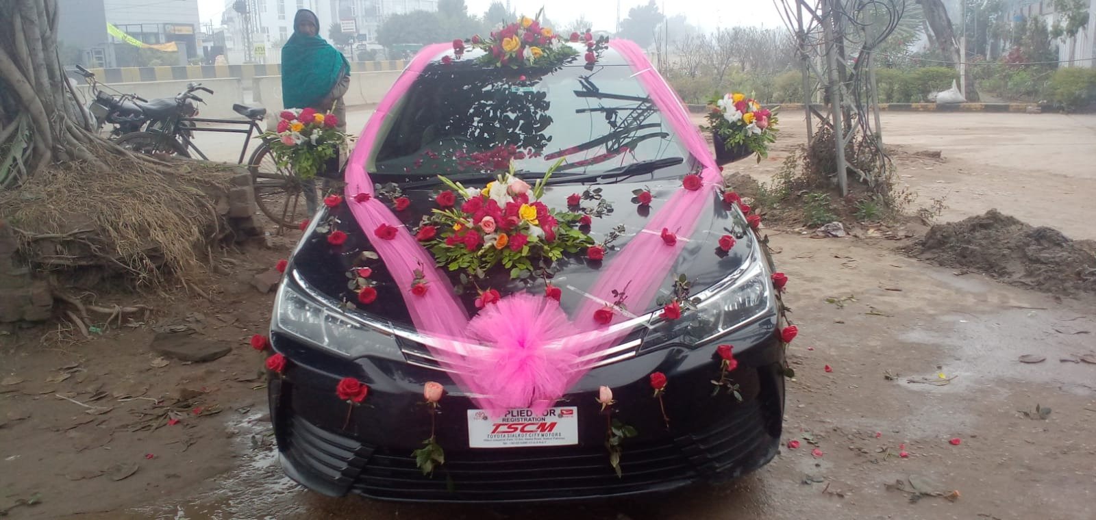 White and pink wedding car flower decoration in Sialkot – Events In Sialkot