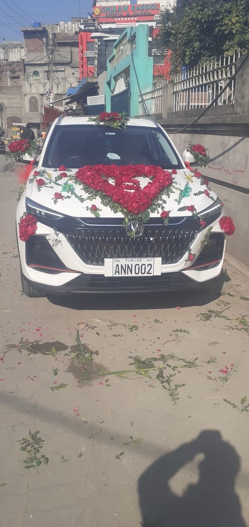 White and pink wedding car flower decoration in Sialkot – Events In Sialkot