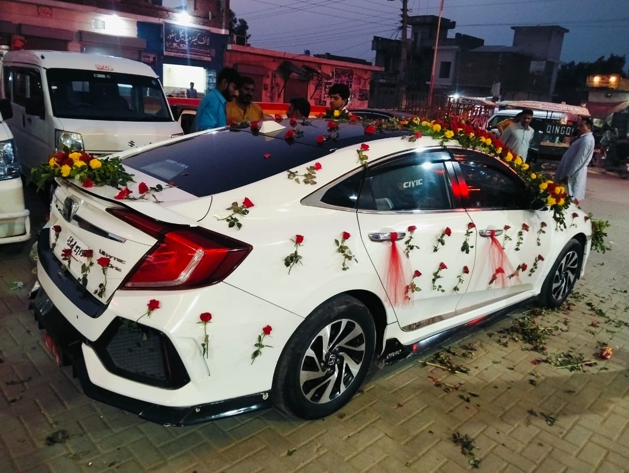 White wedding car flower decoration in Sialkot – Events In Sialkot