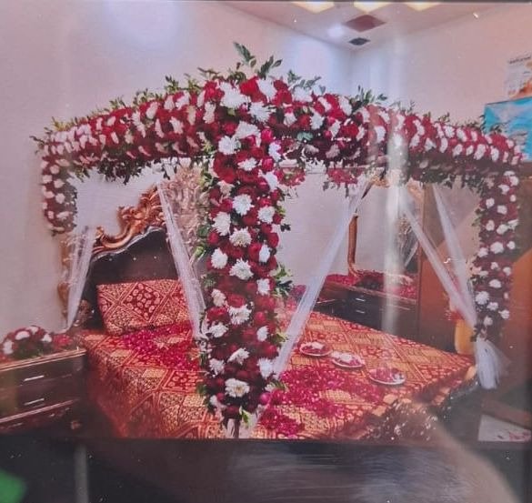 Red and maroon bridal room flower canopy in Sialkot – Events In Sialkot