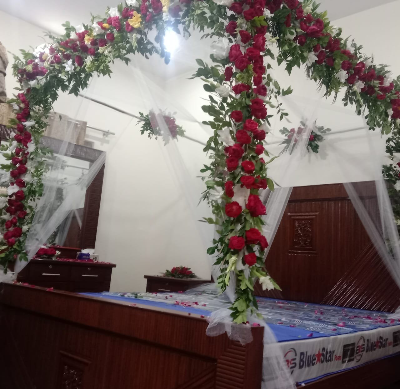 White bridal room flower canopy in Sialkot – Events In Sialkot
