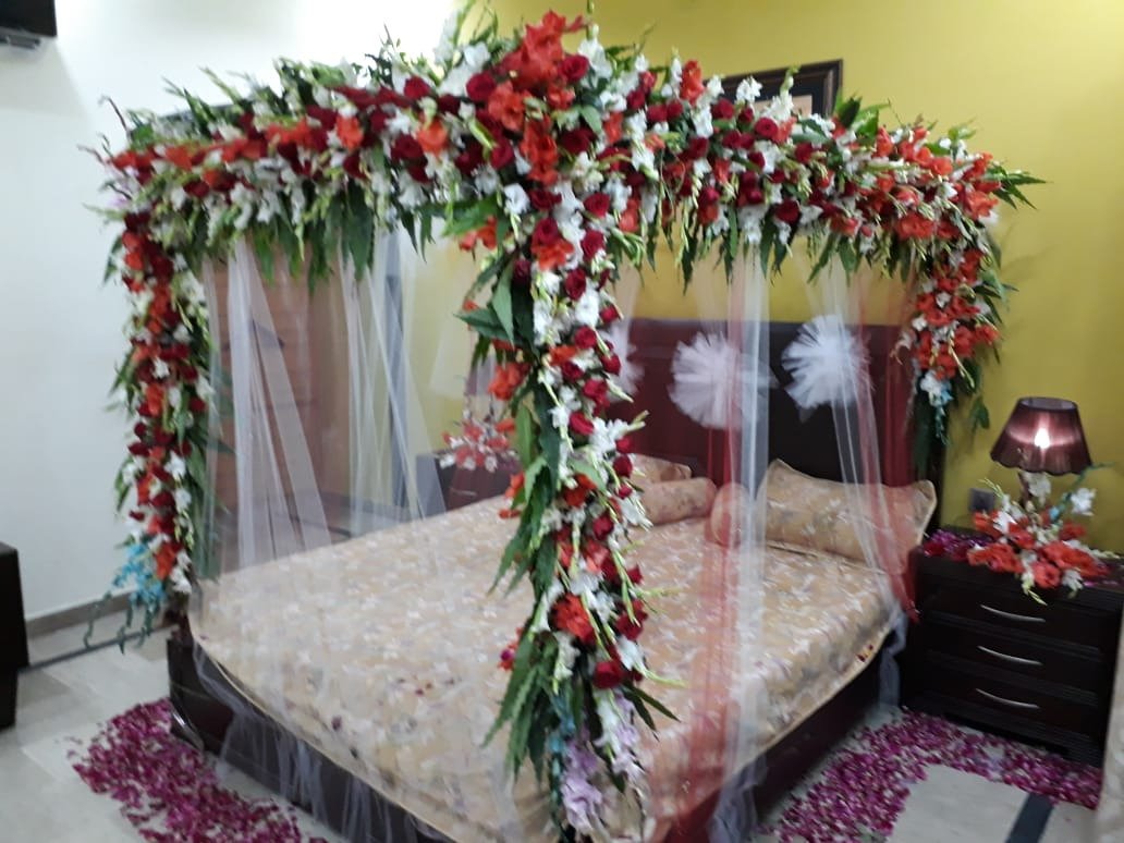 White and gold bridal room flower canopy in Sialkot – Events In Sialkot