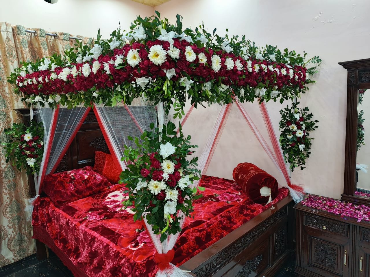 White and maroon bridal room flower canopy in Sialkot – Events In Sialkot