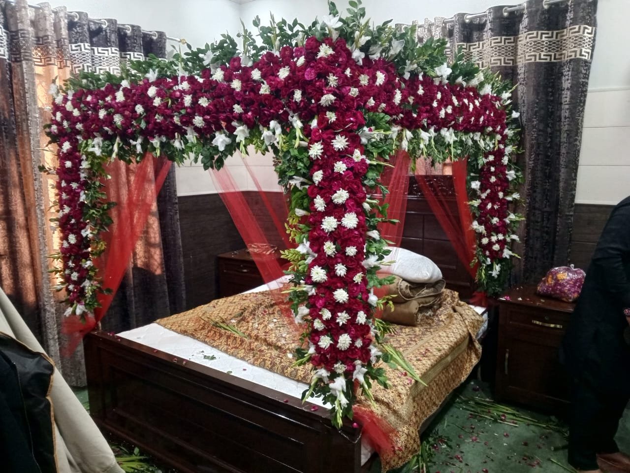 White and pink bridal room flower canopy in Sialkot – Events In Sialkot
