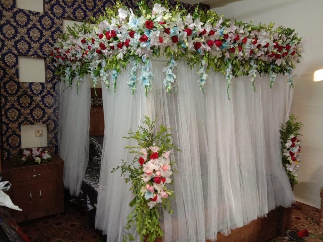 Green and maroon bridal room flower canopy in Sialkot – Events In Sialkot