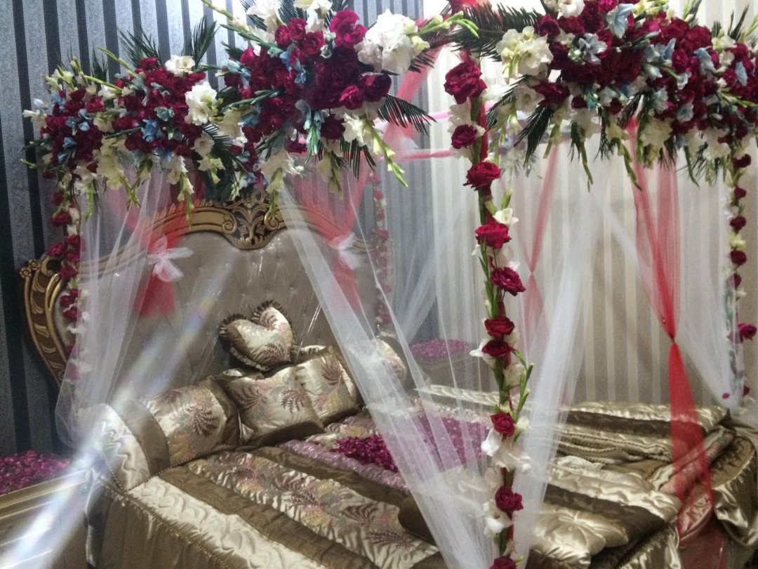 White and pink bridal room flower canopy in Sialkot – Events In Sialkot