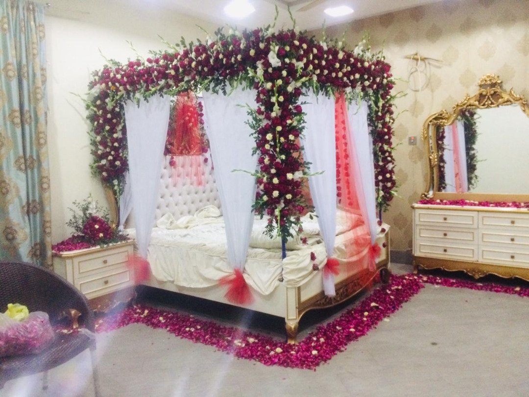White bridal room flower canopy in Sialkot – Events In Sialkot