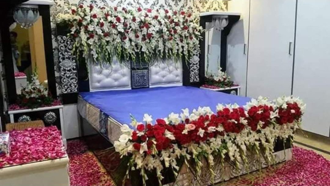 White bridal room flower canopy in Sialkot – Events In Sialkot