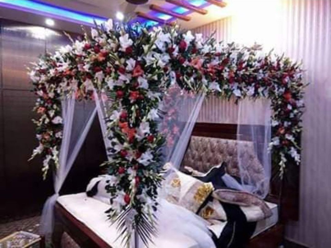 White bridal room flower canopy in Sialkot – Events In Sialkot